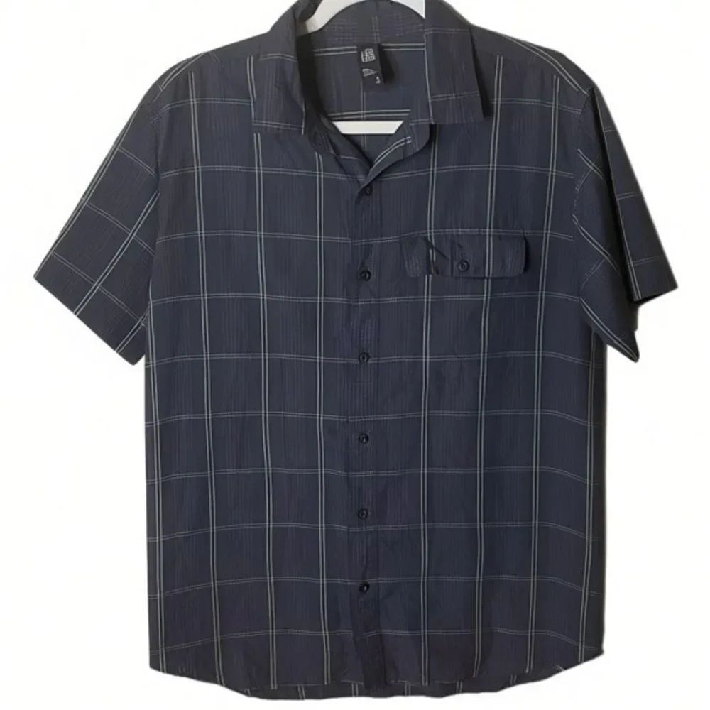 MOUNTAIN HARDWEAR Men’s Sz Lrg Plaid Short Sleeve Collared Button Down Shirt